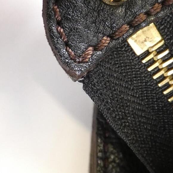 LOUIS VUITTON Black Shoulder Bag - Picture 4 of 6